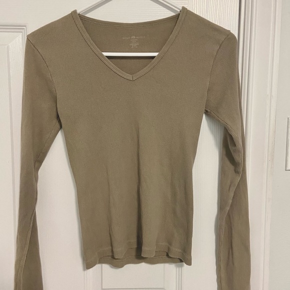 Brandy Melville Josephine Top - Picture 2 of 3